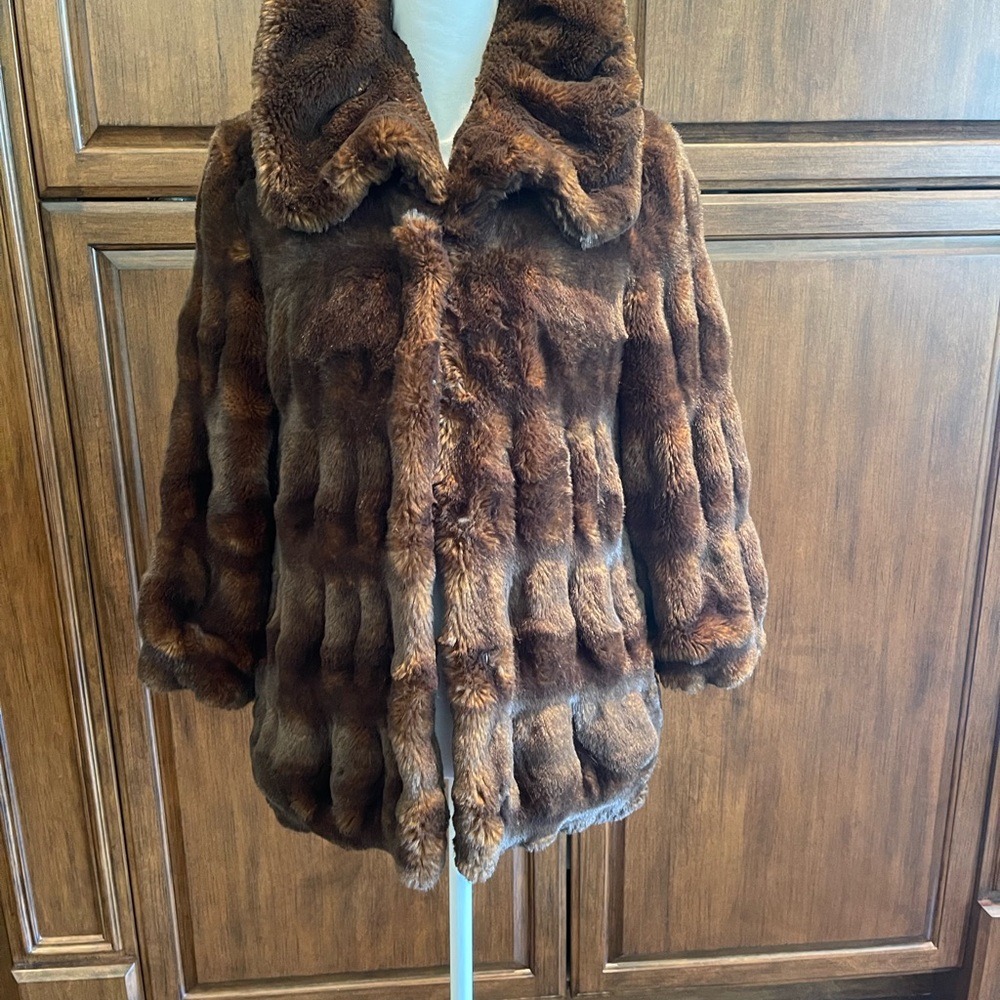 Elie Tahari Faux Fur Coat - Picture 4 of 9